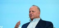Η Ιαπωνία προσεγγίζει την Tesla για να επενδύσει στη Nissan