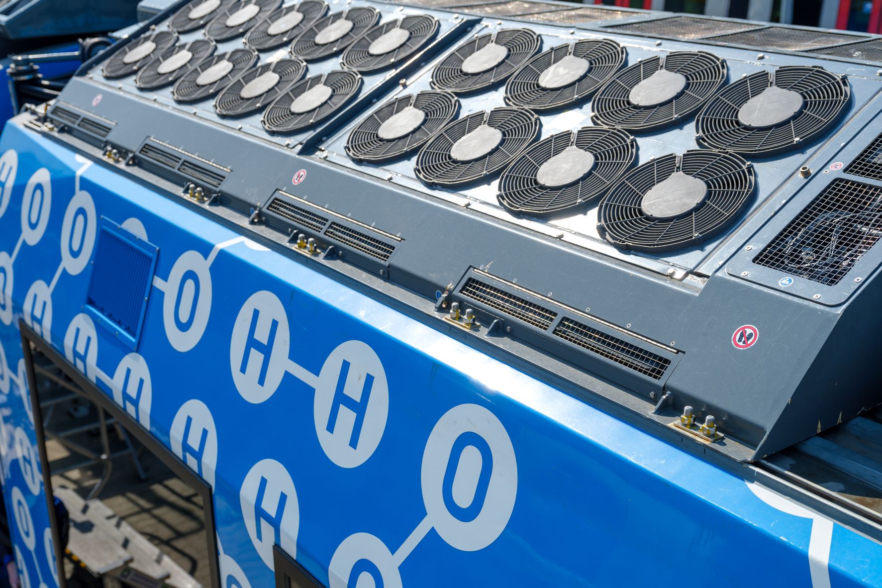 fuel-cell-on-coradia-ilint-germany.jpg