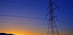 Τράπεζες και ξένα επενδυτικά funds μπαίνουν στα δίκτυα της ΔΕΗ