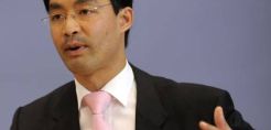 Ρέσλερ: Να αυξηθεί η ανταγωνιστικότητά σας για να έρθουν επενδύσεις