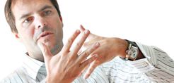 Ποιος είναι τελικά ο Τσέχος κροίσος που αγοράζει Ελλάδα