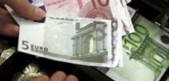 Ασφυξία για τους προμηθευτές ρεύματος - αγοράζουν μετρητοίς, πουλάνε επί πιστώσει