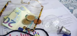 Ο αναλυτικός κατάλογος με τα τιμολόγια ηλεκτρικού ρεύματος Δεκεμβρίου - Από 15,5 λεπτά οι τιμές στα πράσινα προ επιδότησης