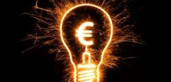Σενάρια ακόμη και για μηδενικές επιδοτήσεις στις μεγάλες καταναλώσεις ρεύματος ως απάντηση στο φρένο που ζητά το Eurogrοup - Τι καθυστερεί τις ανακοινώσεις Σκρέκα