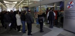 «Παρέμβαση» Ρουβίκωνα στα κεντρικά της ΔΕΗ