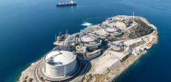 Μείωση χρεώσεων συστήματος για τους χρήστες LNG ζητάει η Motor Oil – Όχι στην ex-post κοινωνικοποίηση για ανάκτηση κόστους της Ρεβυθούσας