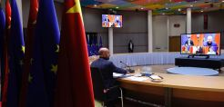 Τι σημαίνει η εμπορική συμφωνία ΕΕ-Κίνας: Ανοίγουν οι "πόρτες" για κινέζικες επενδύσεις σε αγορά ηλεκτρισμού και ΑΠΕ