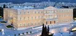 Πανηγυρισμός για την ενεργοποίηση της Συμφωνίας των Παρισίων με φωταγώγηση της Βουλής
