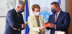 Η γεωθερμία και οι πρώτες ύλες στο επίκεντρο της επίσκεψης Σδούκου στην ΕΑΓΜΕ