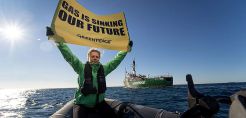 Greenpeace: Η μαύρη ενεργειακή μετάβαση του Πρωθυπουργού