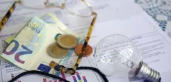 Σε «λογικά» επίπεδα οι τιμές ρεύματος την 1η Ιανουαρίου – Τι δείχνει η σύγκριση των πράσινων τιμολογίων των εταιρειών – Τι πρέπει να ξέρουν οι καταναλωτές για τους υπόλοιπους μήνες του 2024