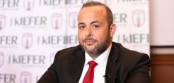 Χρ. Πετρόχειλος (Kiefer): Αν έμπαινε στο Χρηματιστήριο η ενέργεια ΑΠΕ που πετάμε θα μείωνε τις τιμές