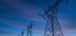 Παράταση έως τον Σεπτέμβριο από το ΥΠΕΝ στα έκτακτα μέτρα για χονδρική ρεύματος και ρήτρα αναπροσαρμογής – Υπογράφεται η Υπουργική Απόφαση 