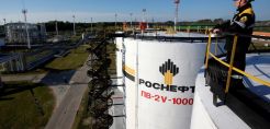 Rosneft: Πτώση 68% στα κέρδη εξαμήνου - Κατηγορεί τον ΟΠΕΚ για την πτώση των τιμών πετρελαίου