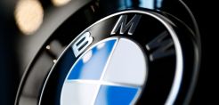 Συμφωνίες της BMW για προμήθεια χάλυβα χαμηλών εκπομπών από ΗΠΑ και Κίνα