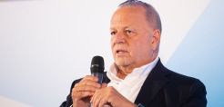 Νέες επενδύσεις σε σκάνδιο και γερμάνιο προανήγγειλε ο Ευ. Μυτιληναίος - Επίσκεψη του Αντιπροέδρου της Κομισιόν στις εγκαταστάσεις της Αλουμίνιον