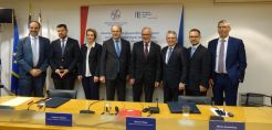 "Έπεσαν" οι υπογραφές - 100 εκατ. ευρώ από την ΕΤΕπ για τον εκσυγχρονισμό του δικτύου διανομής σε ηπειρωτική και νησιωτική Ελλάδα