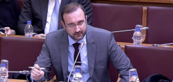 Κόλλιας: Δύο σημαντικά ερωτήματα για τον διαχωρισμό της ΔΕΠΑ