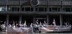 Παράσταση διαμαρτυρίας του ΠΑΜΕ ενάντια στις αυξήσεις στην τιμή του ρεύματος