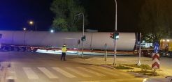 Όχημα 74 μέτρων μετέφερε πτερύγιο ανεμογεννήτριας στα Ιωάννινα