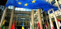 Πράσινη οπισθοχώρηση της Ε.Ε. για να σώσει τη βιομηχανία της