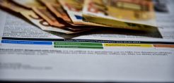 Σε νέα φάση η λιανική ένα χρόνο μετά τα χρωματιστά τιμολόγια: Λύση για 5 εκατομμύρια παροχές που παρέμειναν στο «πράσινο» αναζητά το ΥΠΕΝ