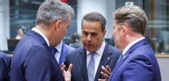 Συμβούλιο Υπουργών: Ταχεία απεξάρτηση από το ρωσικό αέριο η θέση της Ελλάδας που βλέπει μεγάλες ευκαιρίες στις εξαγωγές αμερικανικού LNG - Τα «αγκάθια» και πόσο πιθανή είναι μια συμφωνία