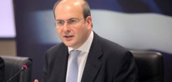 Χατζηδάκης: Οι επενδύσεις του master plan απολιγνιτοποίησης θα δημιουργήσουν περισσότερες θέσεις εργασίας από όσες θα χαθούν - 70 σχέδια υποβλήθηκαν στην επιτροπή