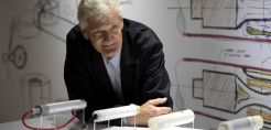 Ο δισεκατομμυριούχος σερ James Dyson σταματά την εξέλιξη του ηλεκτρικού του αυτοκινήτου