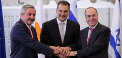 Με τον Μάρος Σέφκοβιτς συναντώνται σήμερα Μανιάτης, Λακκοτρύπης