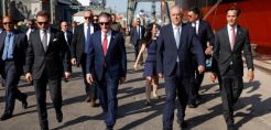 Επίσκεψη Ντ. Μπέργκαμ στα ναυπηγεία της ONEX στην Ελευσίνα - «Υποδομή που αποτελεί κρίσιμο ενεργειακό κόμβο»