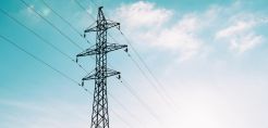 Πτώση στη χονδρική ρεύματος τον Μάιο – Αναζητείται «μετάφραση» στα τιμολόγια Ιουνίου