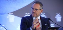 Μάνος: Η επέκταση των δικτύων δε θα αυξήσει, αλλά θα μειώσει το κόστος ενέργειας για τους καταναλωτές