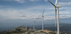 Rokas Renewables: Ολοκλήρωσε αιολικό πάρκο 38MW στο όρος Αραχναίο