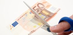 Περικοπές 200 έως 1.500 ευρώ στους μισθούς των εργαζομένων της ΔΕΗ