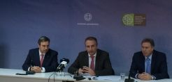 ΥΠΕΚΑ: Συνεργασία με Περιφέρεια Αττικής για χρηματοδότηση ανάπλασης της Πανεπιστημίου