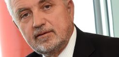 Απελευθερωμένη αγορά ή εγκλωβισμένη οικονομία;