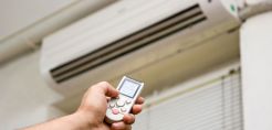 ΥΠΕΚΑ: Σβήστε τα τζάκια, ανάψτε κλιματιστικά