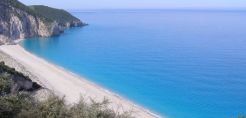 Ραδιοφωνικοί διαξιφισμοί ΝΔ-ΣΥΡΙΖΑ για το ν/σχ του αιγιαλού