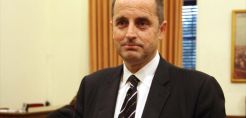 Μένει μέχρι να… φύγει ο Χάρης Σαχίνης