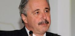 Άμεση προκήρυξη διαγωνισμού για κοιτάσματα ζεολίθων ζήτησε ο Μανιάτης