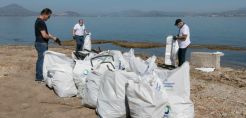 ΣΒΠΕ: Εθελοντικός καθαρισμός παραλίας στο Δήλεσι - 400 κιλά απορριμμάτων συγκεντρώθηκαν 