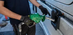 Γιατί επωφελούνται οι επιχειρήσεις από την αυτοπαραγωγή με net-billing – Ο Ν. Σηφάκης συζητά με τον Θ. Παναγούλη για το «Plug Into Green»
