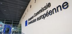 Τροποποίηση του καθεστώτος κρατικών επιδοτήσεων στο πλαίσιο του ETS αποφάσισε η Κομισιόν - Εντάσσονται περισσότερες ενεργοβόρες βιομηχανίες, αυξάνονται οι ενισχύσεις