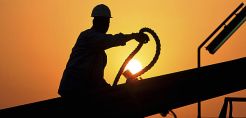 Κοντά στα υψηλότερα επίπεδα του 2016 παραμένουν οι τιμές του πετρελαίου