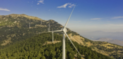 Ενδιάμεσους δεσμευτικούς στόχους για νέα αιολικά πάρκα την διετία 2024-2026 προτείνει η Κομισιόν – Η αναφορά για τα ΕΣΕΚ και η ανάγκη «συμπληρώσεων»