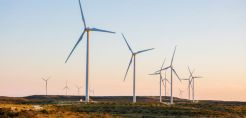 ΕΛΕΤΑΕΝ: Απαιτούνται επενδύσεις 17 δισ. στις ΑΠΕ - Η Ελλάδα μπορεί να γίνει μπαταρία της Ευρώπης