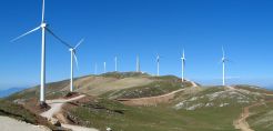 Agora Energiewende: Πόσο στοιχίζει το κάθε εμπόδιο στο συνολικό κόστος των αιολικών στην Ελλάδα - Ποια μέτρα χρειάζονται για να υποχωρήσει