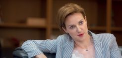 Σδούκου: Μέρος του μίγματος μεταφορών τα ηλεκτρικά αυτοκίνητα - Υπερδιπλασιάστηκαν οι ταξινομήσεις το 2020
