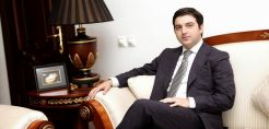 Μαμάντωφ: Η SOCAR συνεχίζει να επιδιώκει την ολοκλήρωση της συμφωνίας για τον ΔΕΣΦΑ